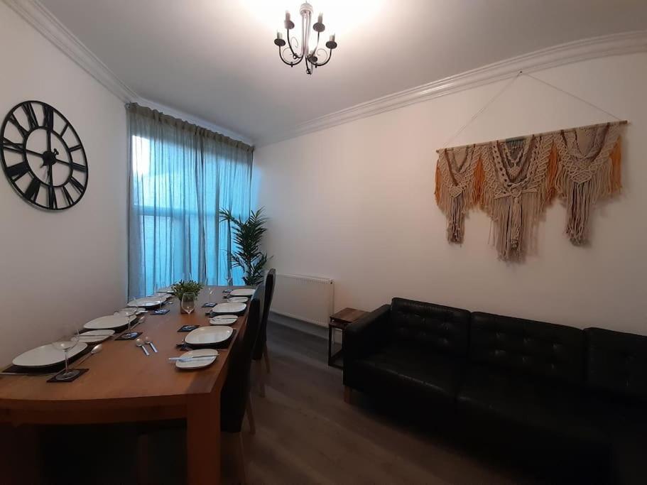 Vakantiehuis Chic 5 Double Bedroom House - 15 Min To