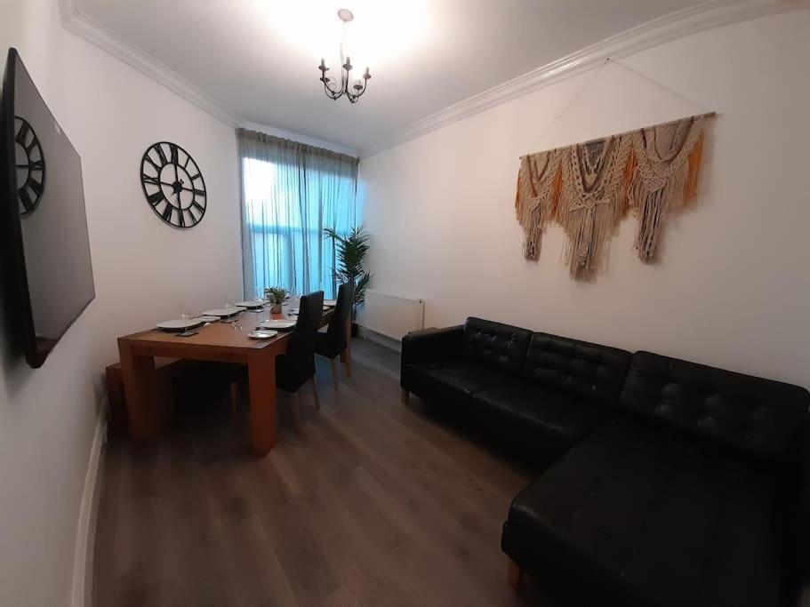 Vakantiehuis Chic 5 Double Bedroom House - 15 Min To Manchester