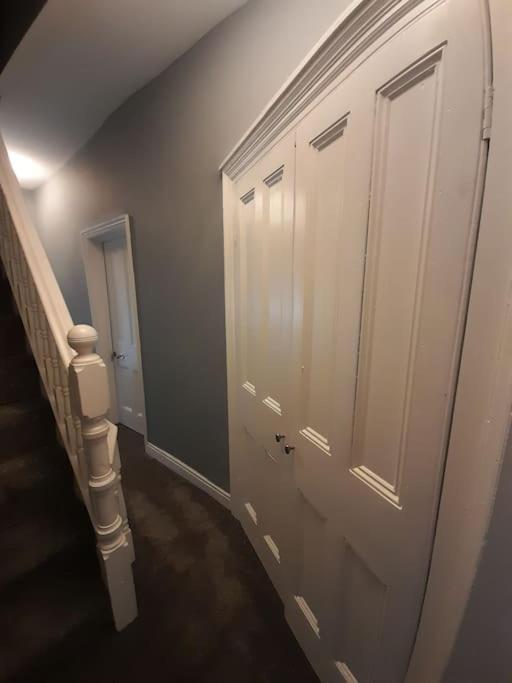 Chic 5 Double Bedroom House - 15 Min To
