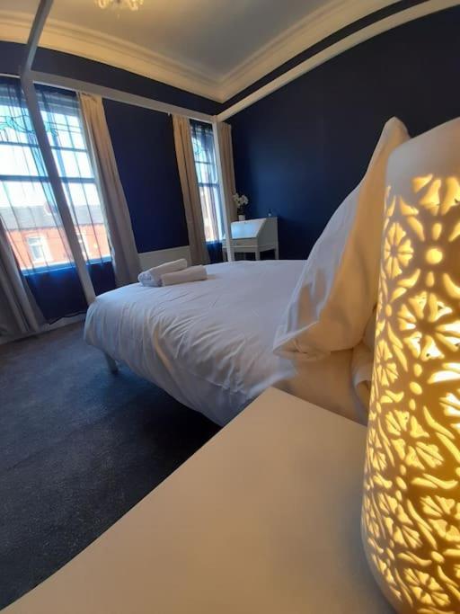Chic 5 Double Bedroom House - 15 Min To