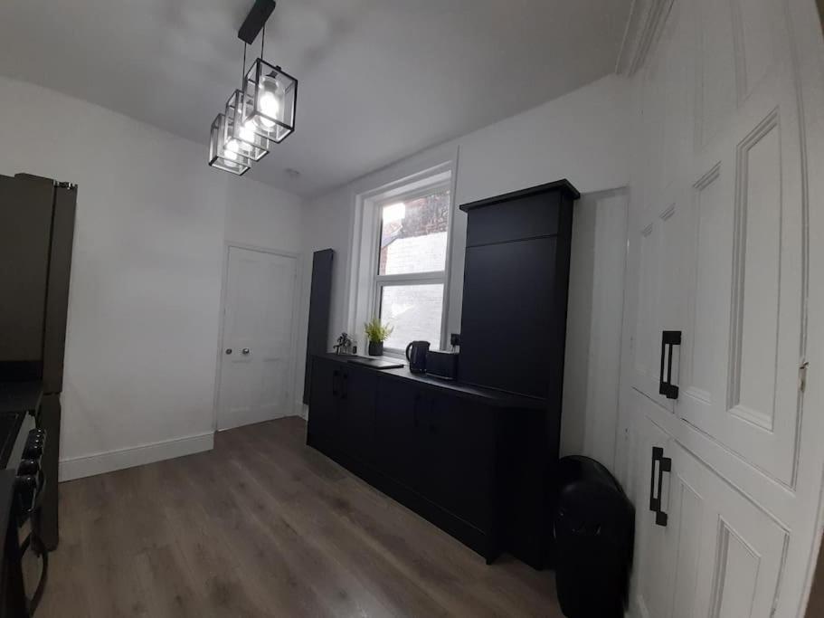 Chic 5 Double Bedroom House - 15 Min To Manchester