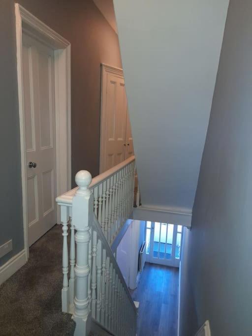 Chic 5 Double Bedroom House - 15 Min To *