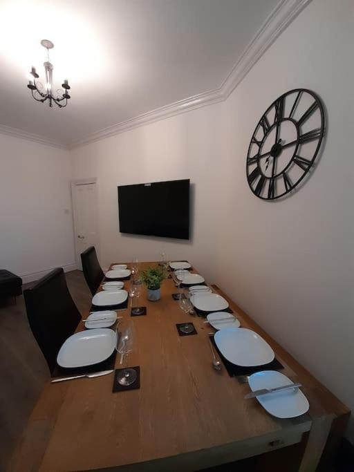 Chic 5 Double Bedroom House - 15 Min To *