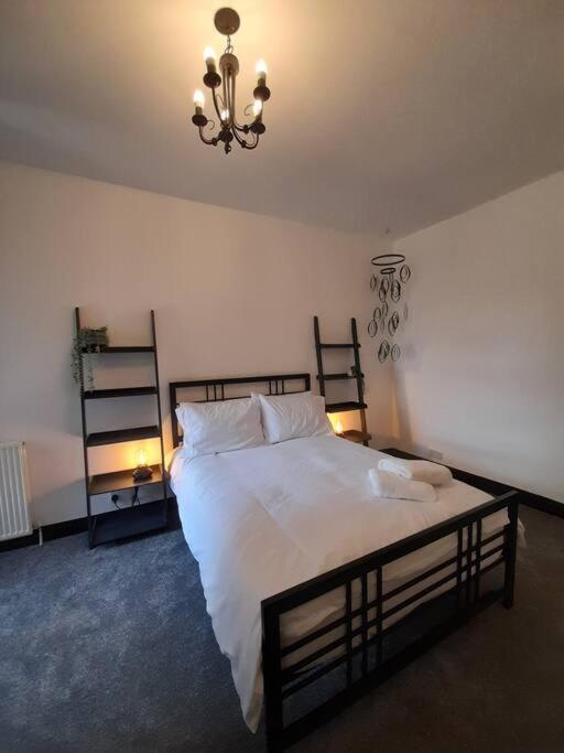 Chic 5 Double Bedroom House - 15 Min To *
