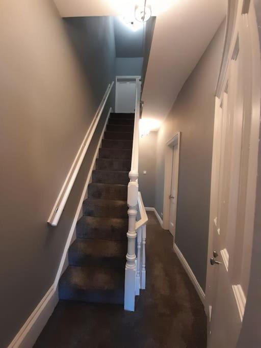 Chic 5 Double Bedroom House - 15 Min To *