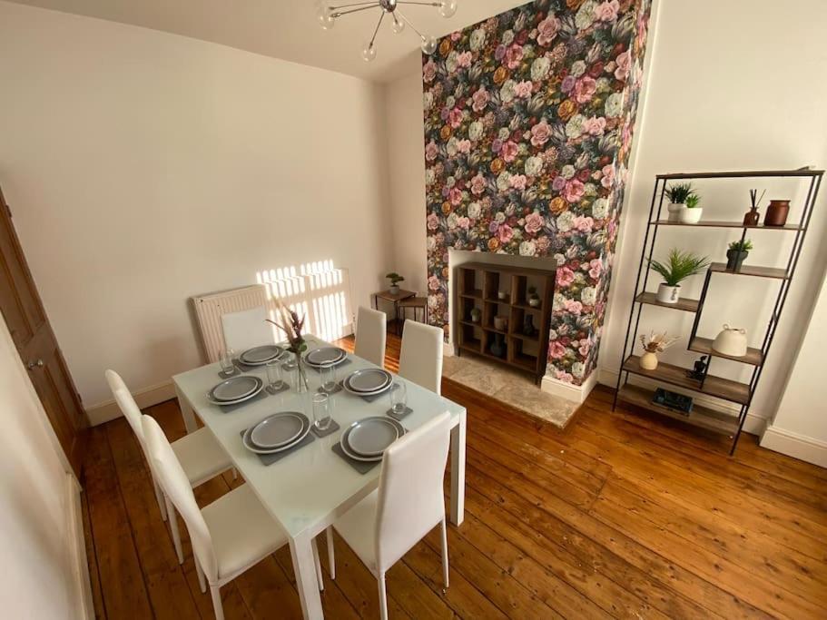 7 Bed - Spacious House - Central Vakantiehuis *