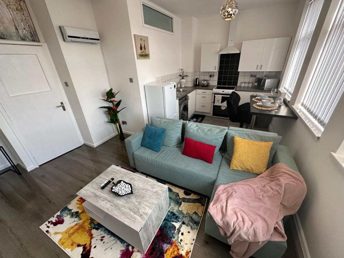 Lovely 2 Bedroom In Close To Centre And Stadium #1 Appartement *