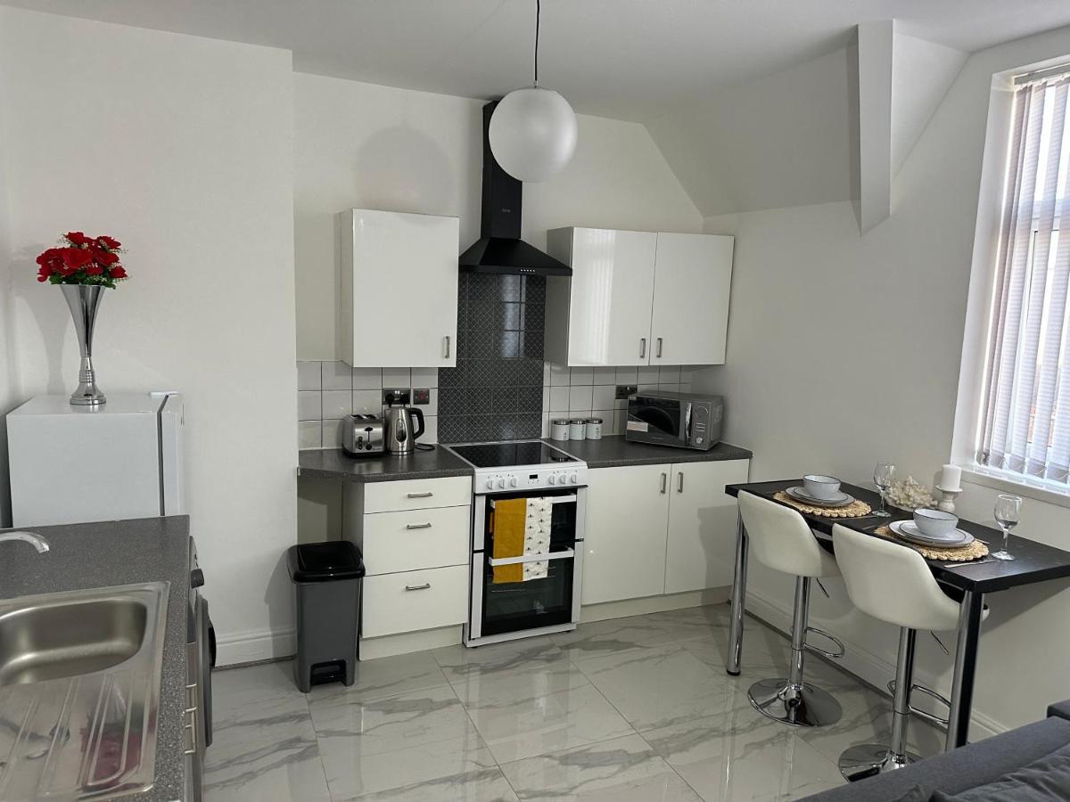 Lovely 2 Bedroom In Close To Centre And Stadium #1