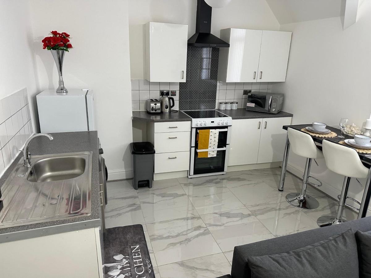 Lovely 2 Bedroom In Close To Centre And Stadium #1 * Manchester