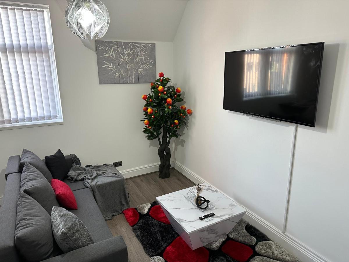 Lovely 2 Bedroom In Close To Centre And Stadium #1 * Manchester