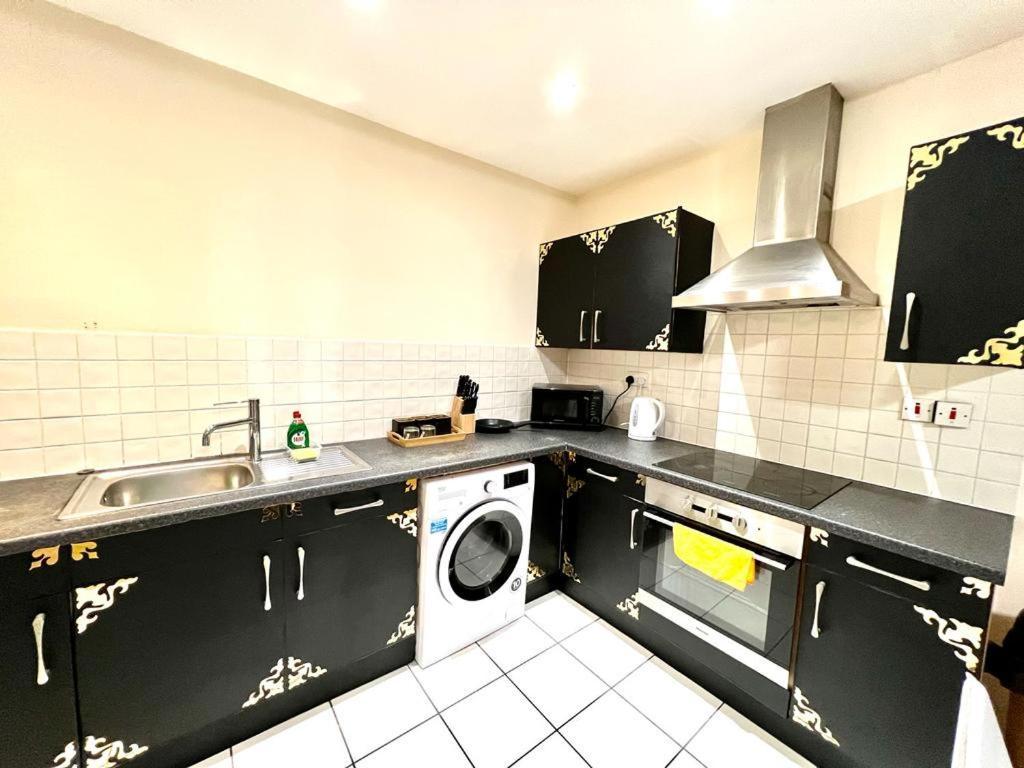 Appartement Two Bedroom With Kitchen Facility *