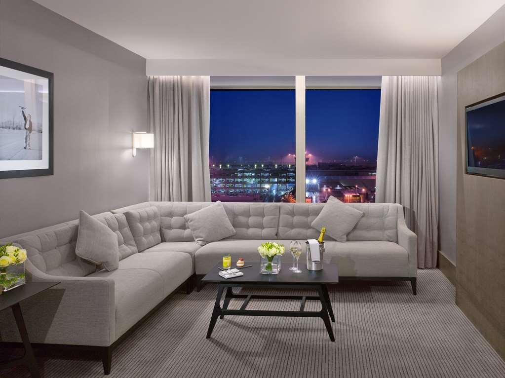 Radisson Blu Manchester. Airport Hotel 4*