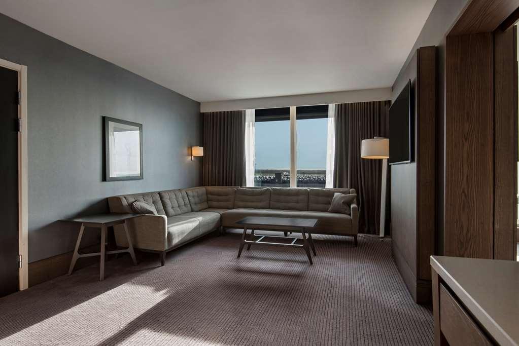 Radisson Blu Manchester. Airport 4*