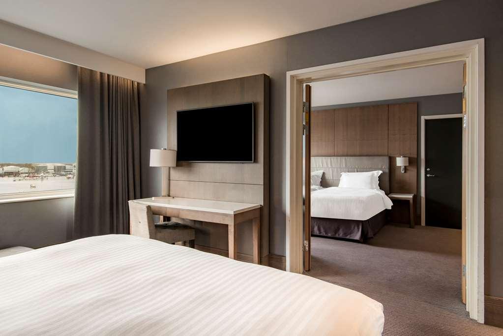 Hotel Radisson Blu Manchester. Airport 4*