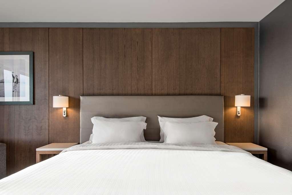 Radisson Blu Manchester. Airport Hotel 4*