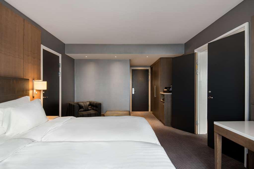 Radisson Blu Manchester. Airport 4*