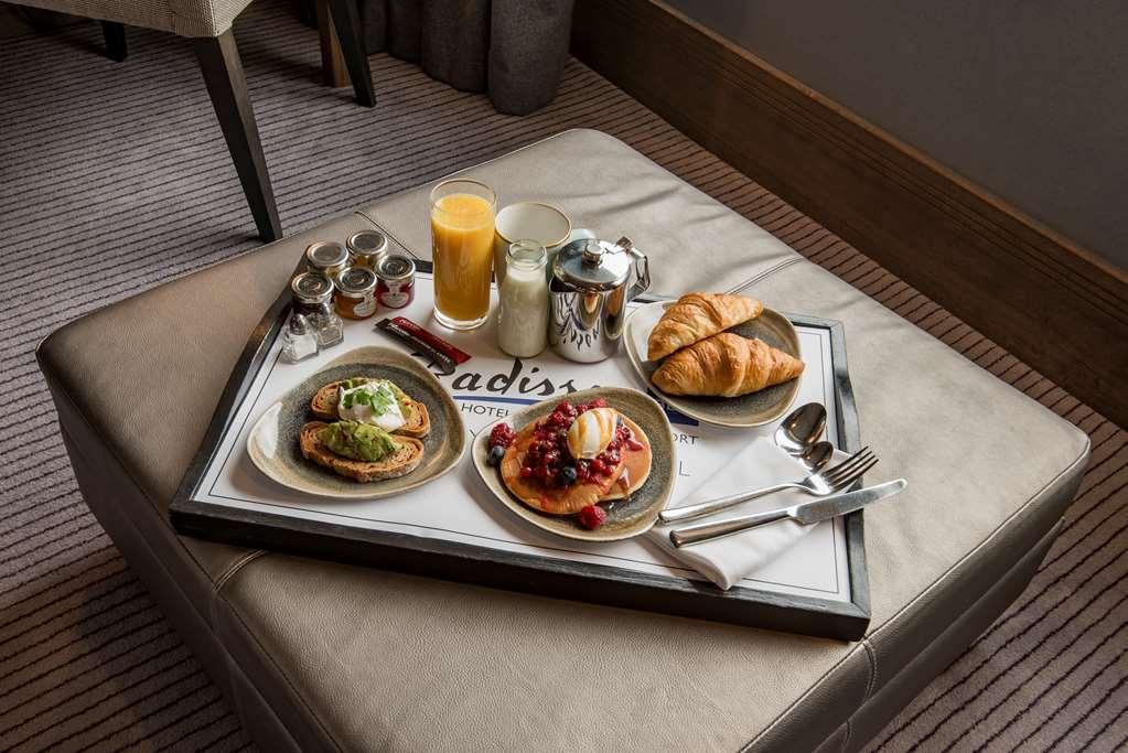 Radisson Blu Manchester. Airport