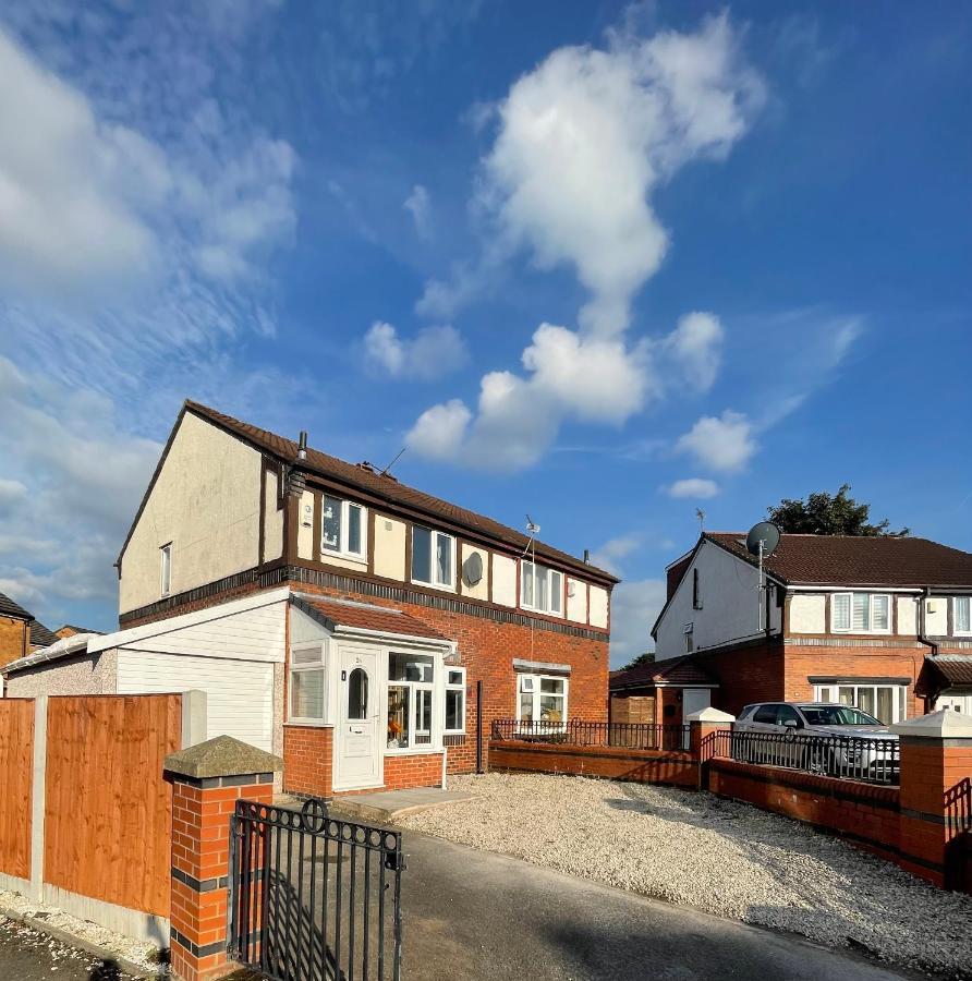 House Near Centre & Etihad, Free Parking & Garden Manchester