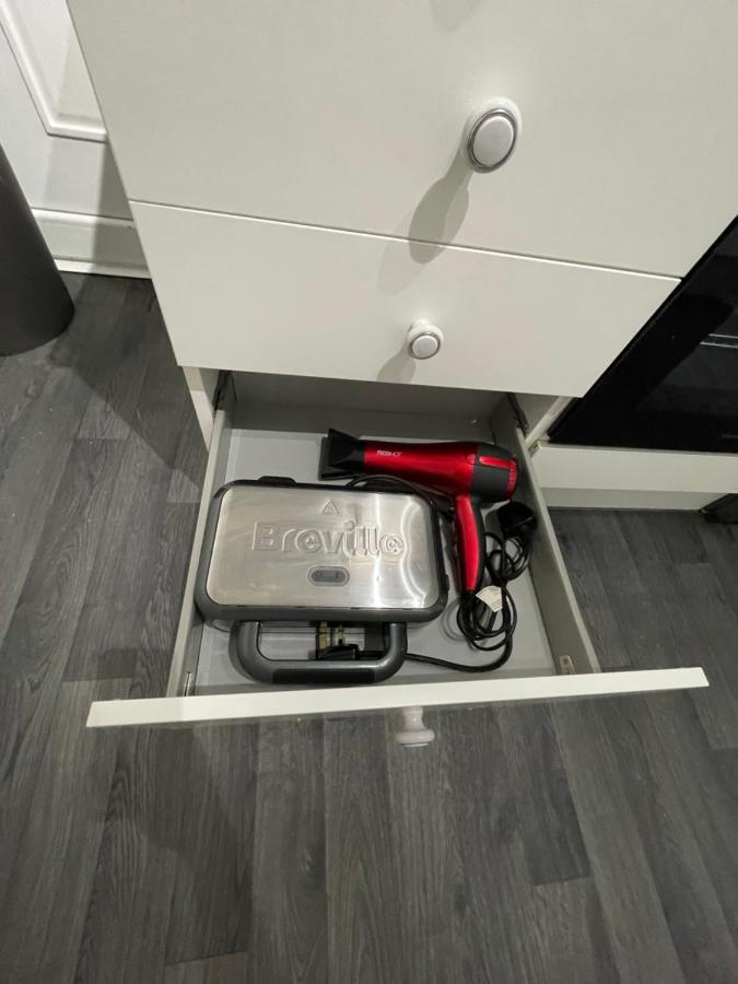 House Near Centre & Etihad, Free Parking & Garden Apartment *
