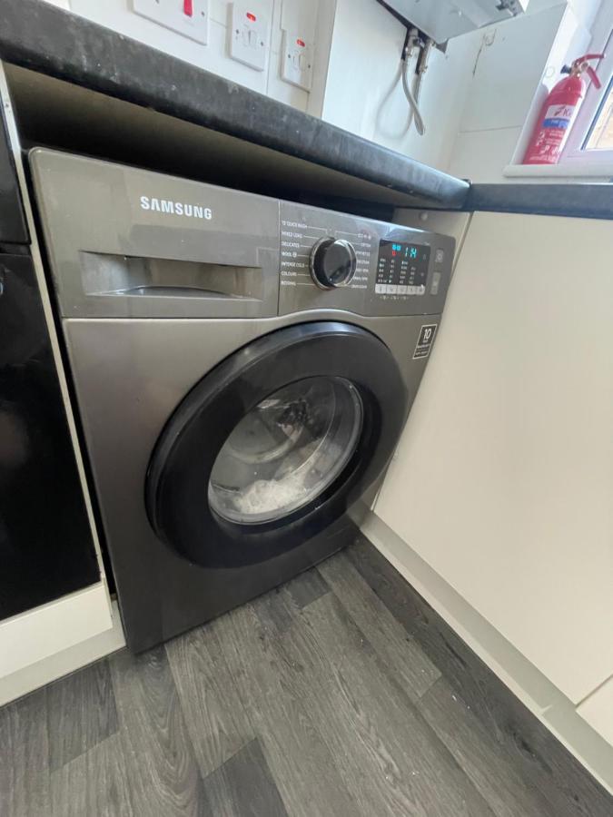 House Near Centre & Etihad, Free Parking & Garden * Manchester