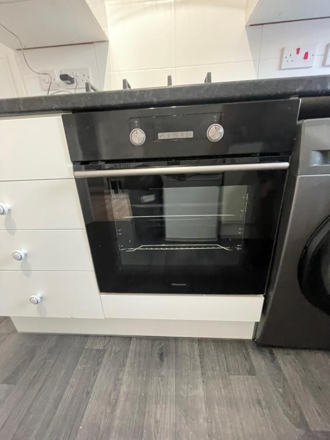 Apartment House Near Centre & Etihad, Free Parking & Garden