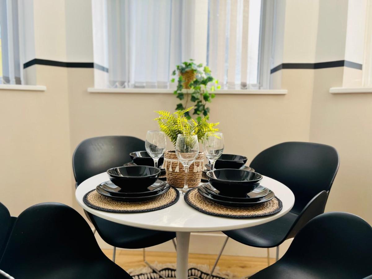 Apartment Bright And Spacious 2 Bed Apt - Sleeps Up To 6