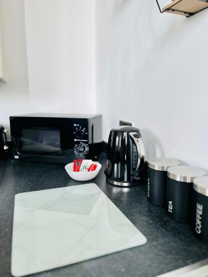 Bright And Spacious 2 Bed Apt - Sleeps Up To 6