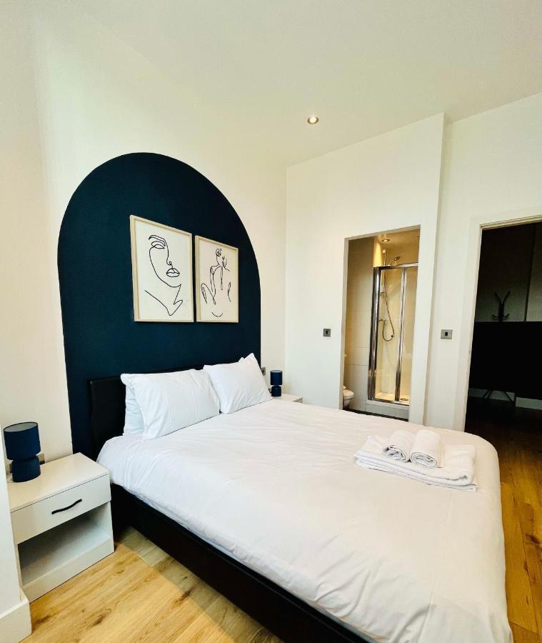 Apartment Bright And Spacious 2 Bed Apt - Sleeps Up To 6 *