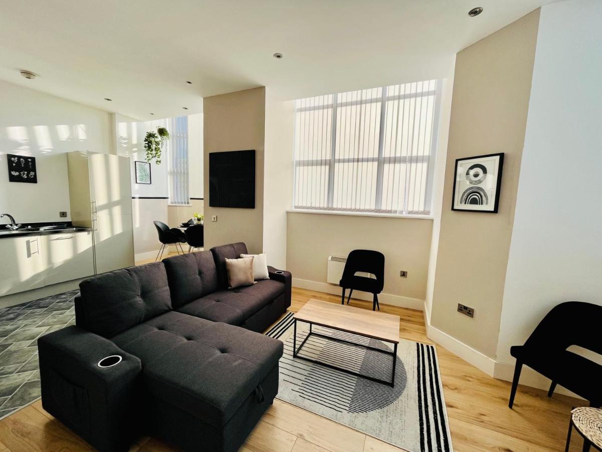 Bright And Spacious 2 Bed Apt - Sleeps Up To 6 Manchester