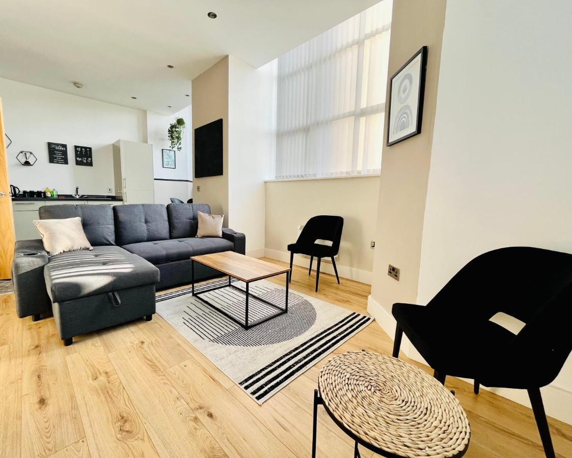 Apartment Bright And Spacious 2 Bed Apt - Sleeps Up To 6 Manchester