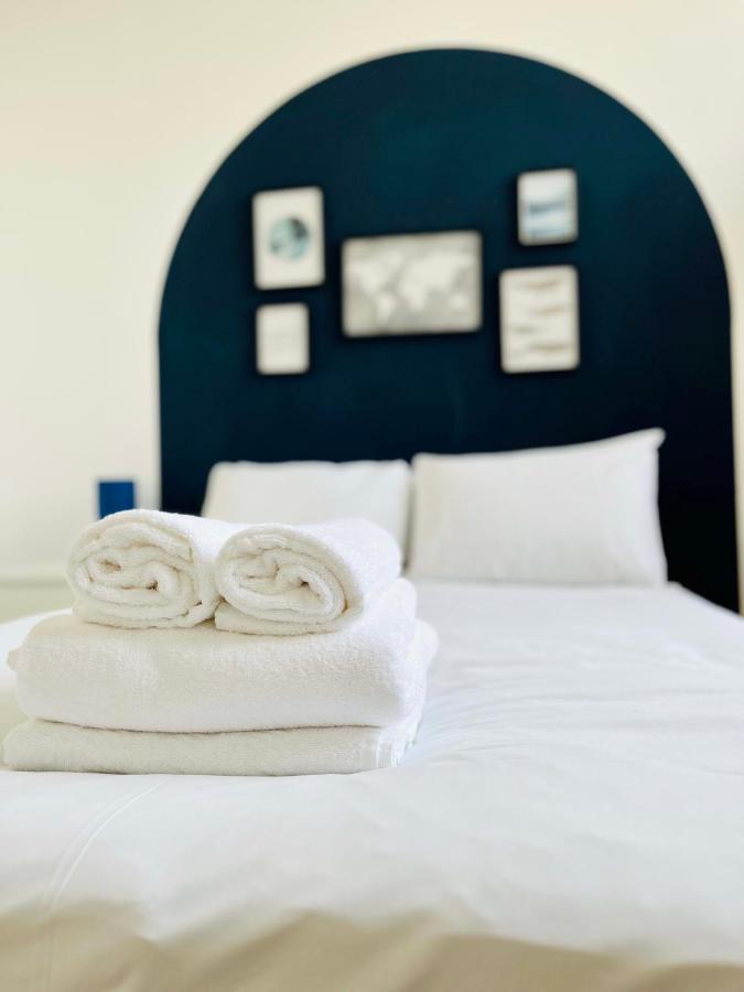 Bright And Spacious 2 Bed Apt - Sleeps Up To 6 *