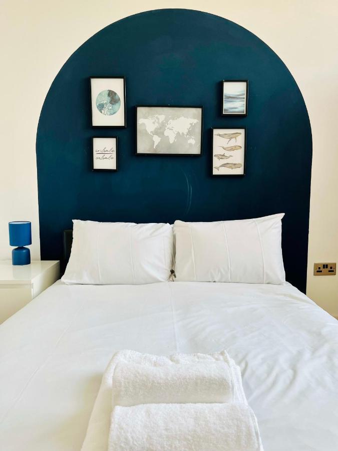 Bright And Spacious 2 Bed Apt - Sleeps Up To 6 * Manchester