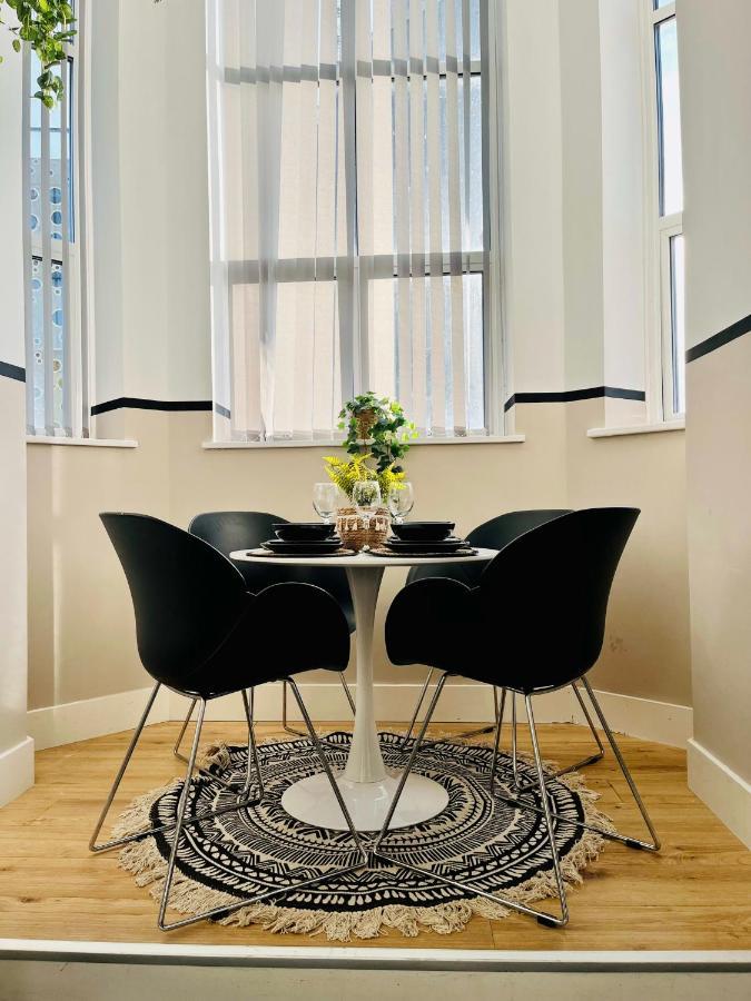 Bright And Spacious 2 Bed Apt - Sleeps Up To 6 Apartment Manchester