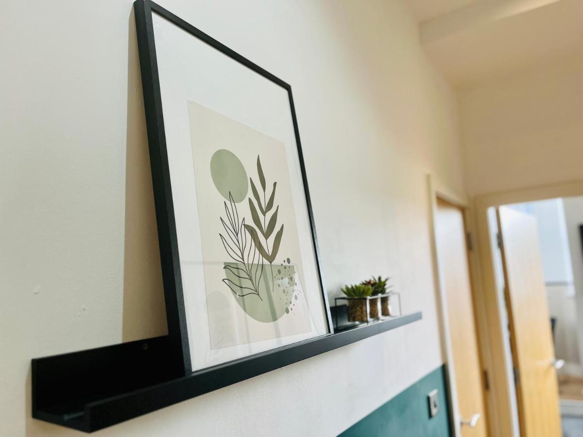 Bright And Spacious 2 Bed Apt - Sleeps Up To 6 *