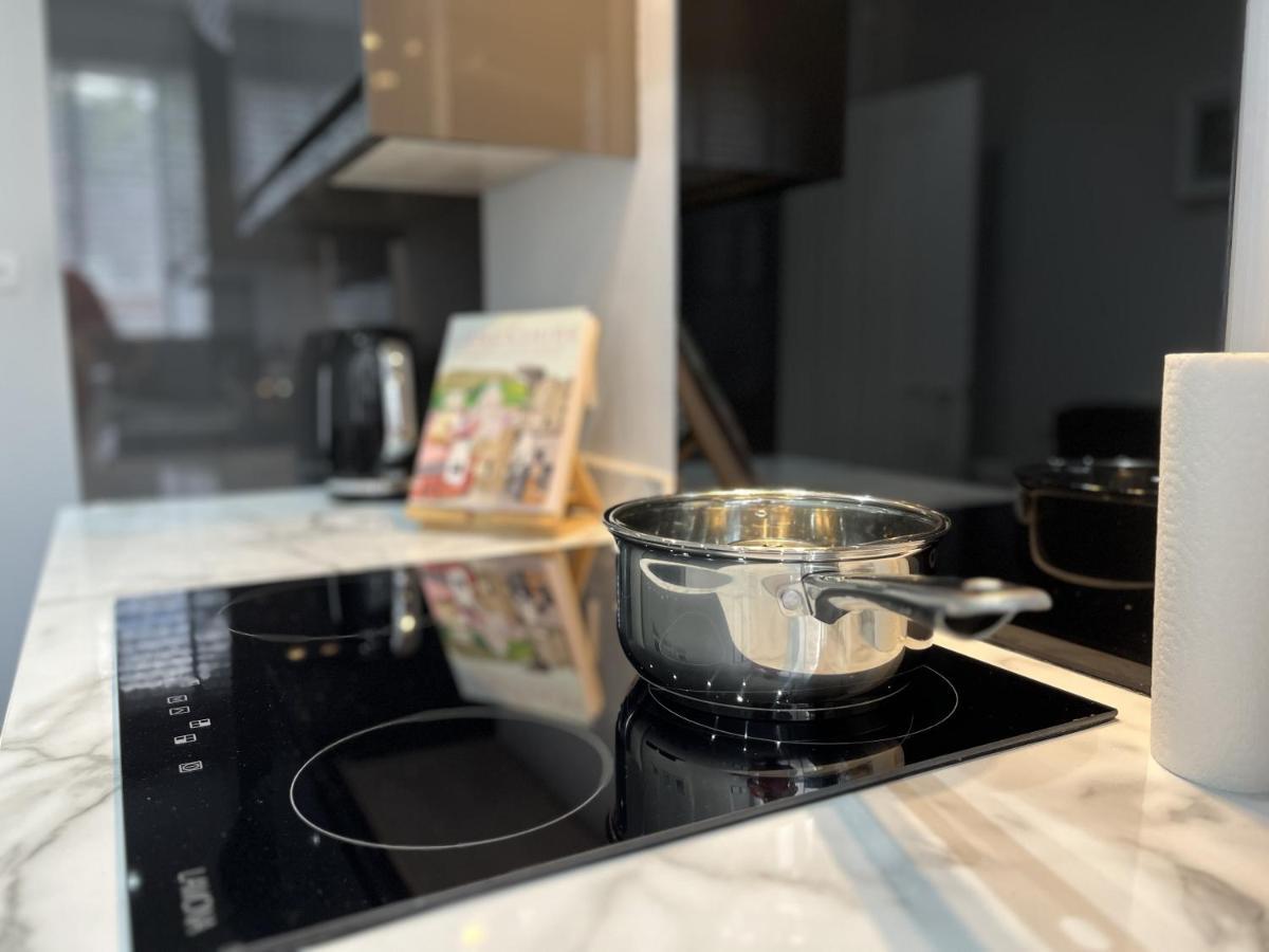 Modern 3-bed Stay-away-home Sleeps 6 Nr