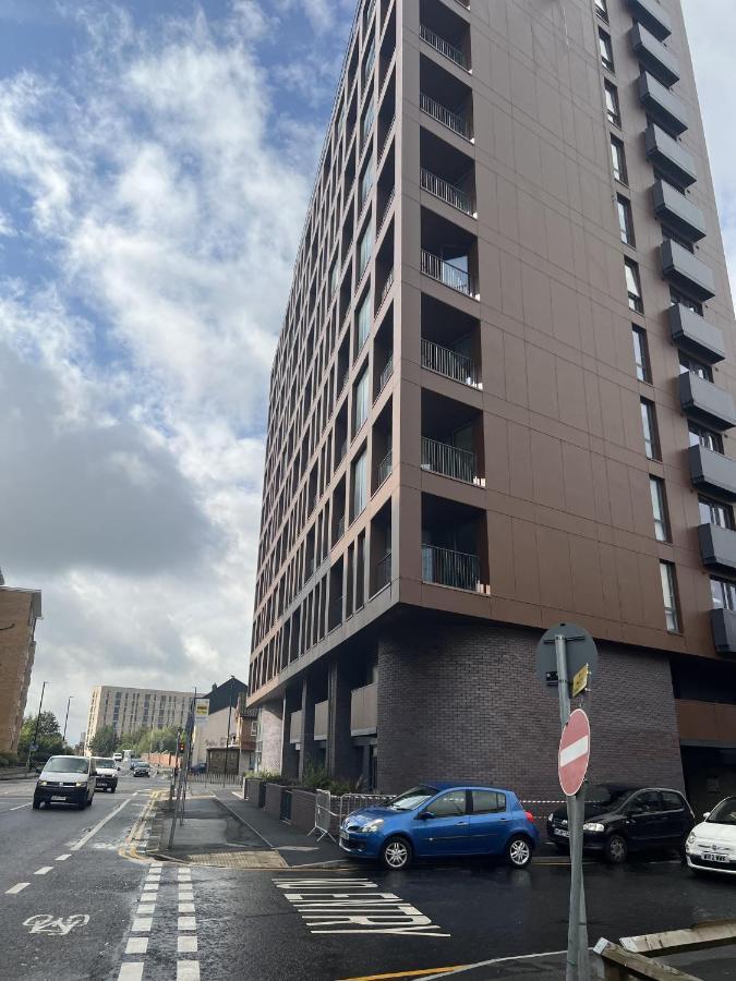Apartment Charming 2-bed In Salford Newly Built