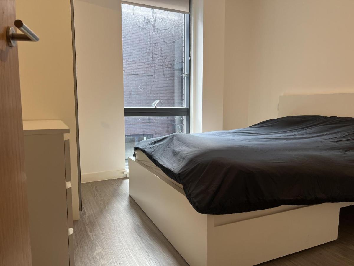 Charming 2-bed In Salford Newly Built Apartment *
