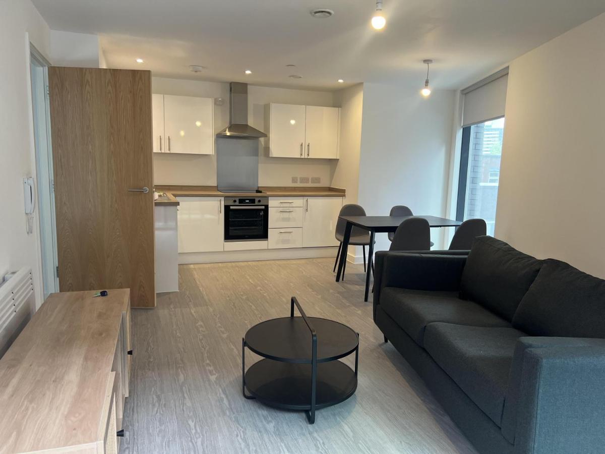 Charming 2-bed In Salford Newly Built Apartment Manchester