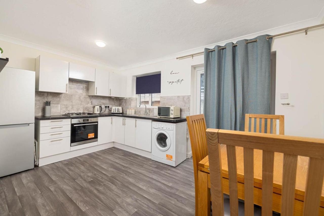 Holiday home Spacious Three-bedroom House By Real Lush Properties In Plant Hill House Manchester