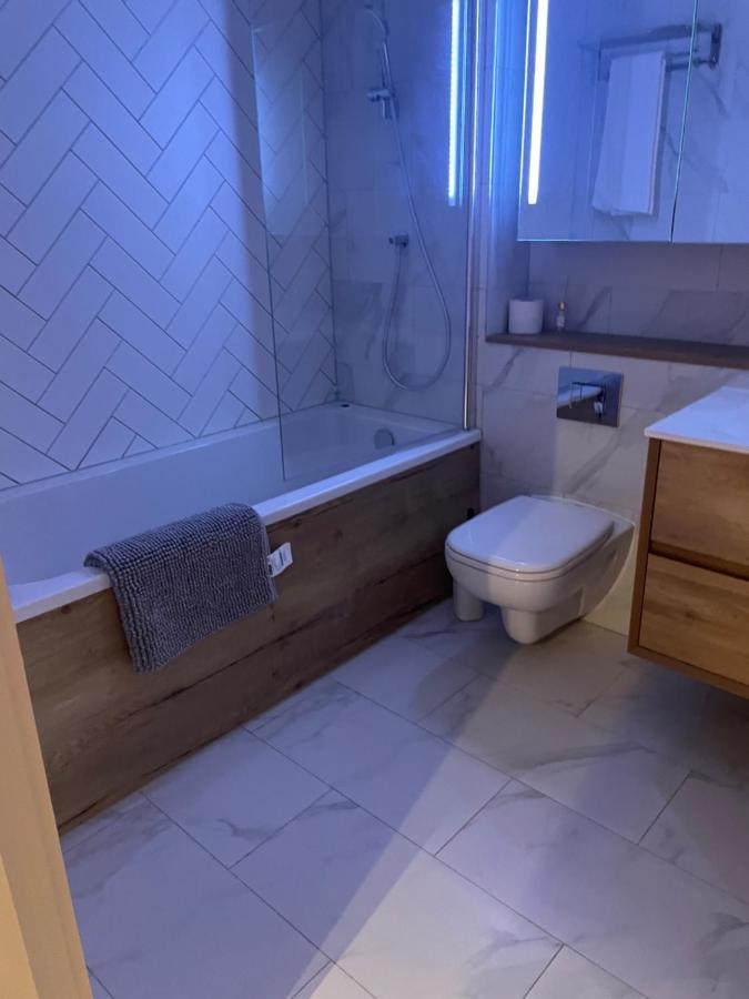 M1 Centre 3 Bed 3 Bath Luxe Penthouse Appartement