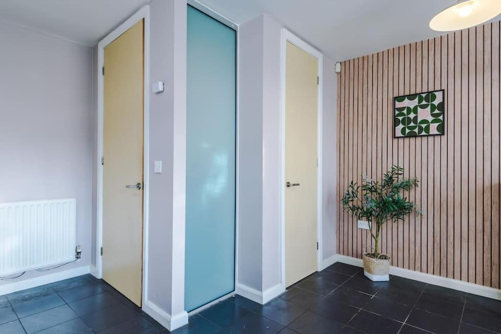 Tranquil 3 Bedroom Retreat With Parking Vakantiehuis Manchester