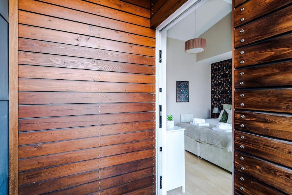 Tranquil 3 Bedroom Retreat With Parking