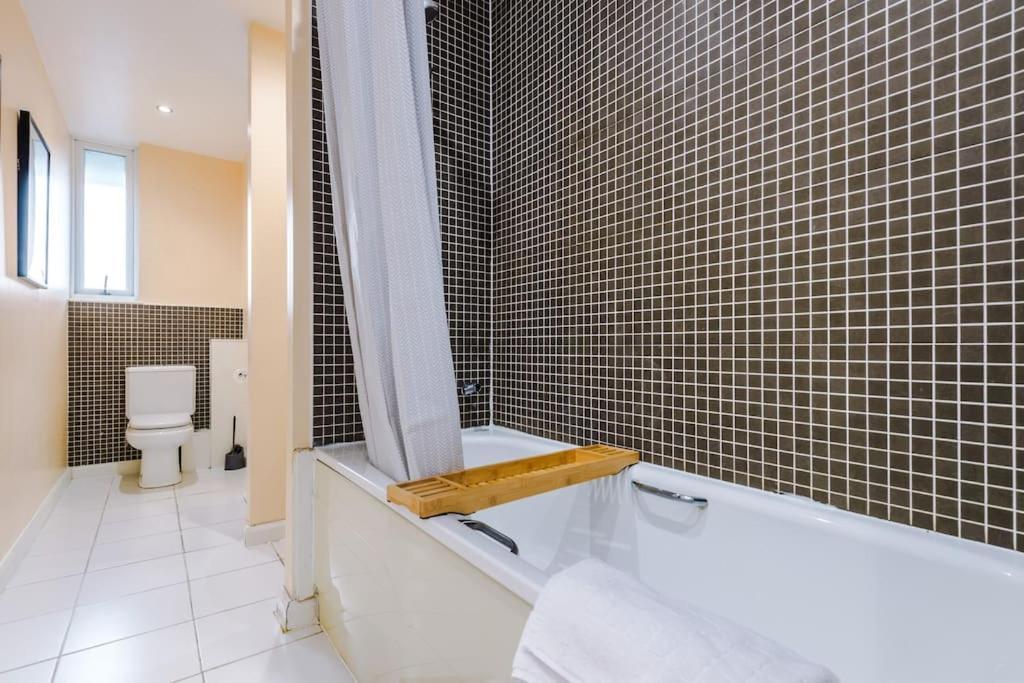 Tranquil 3 Bedroom Retreat With Parking Vakantiehuis *