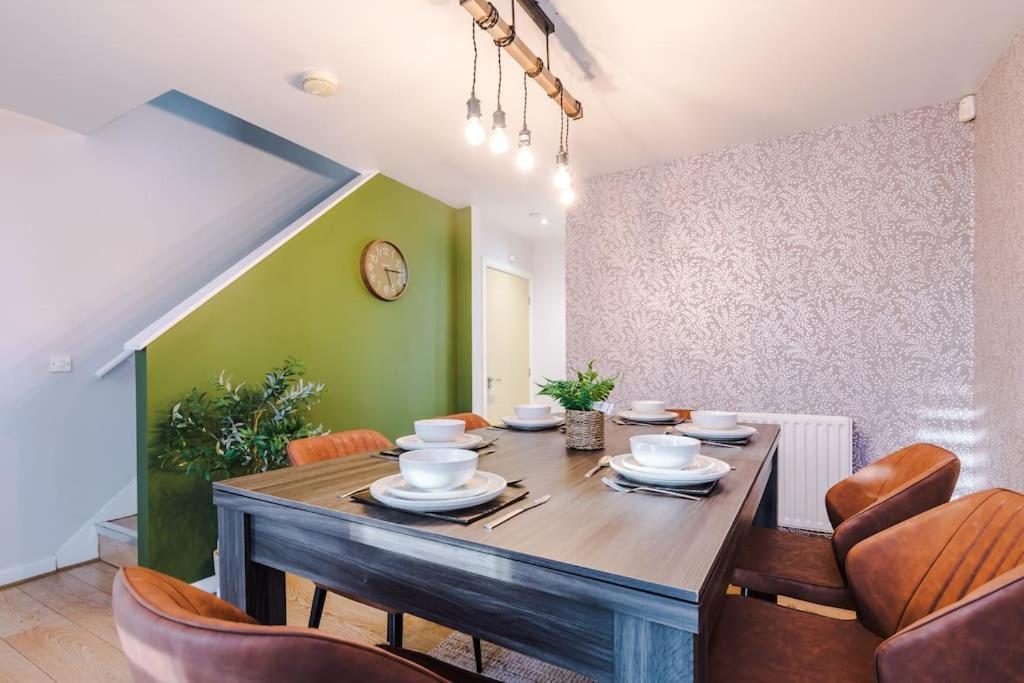 Vakantiehuis Tranquil 3 Bedroom Retreat With Parking Manchester