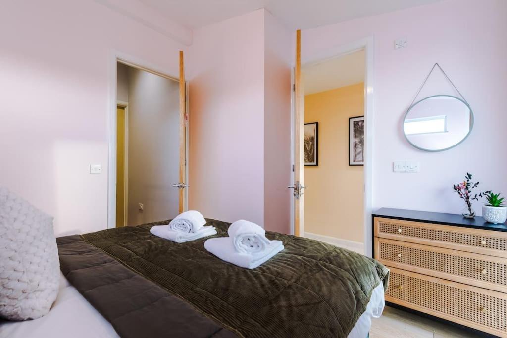 Tranquil 3 Bedroom Retreat With Parking