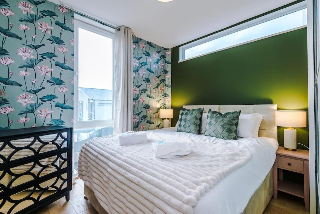 Vakantiehuis Tranquil 3 Bedroom Retreat With Parking Manchester