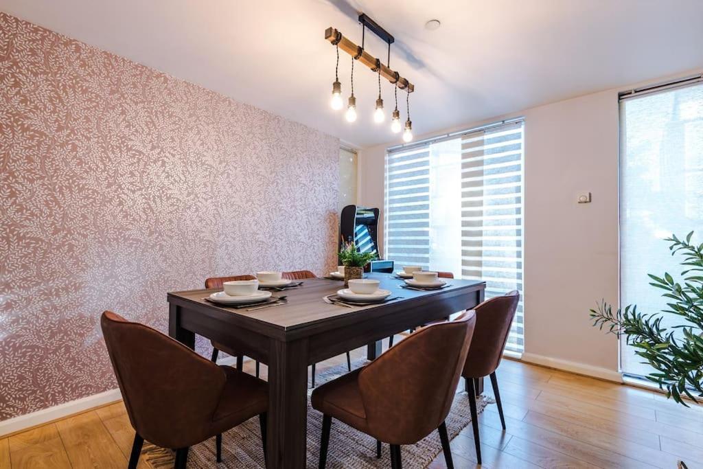Vakantiehuis Tranquil 3 Bedroom Retreat With Parking *