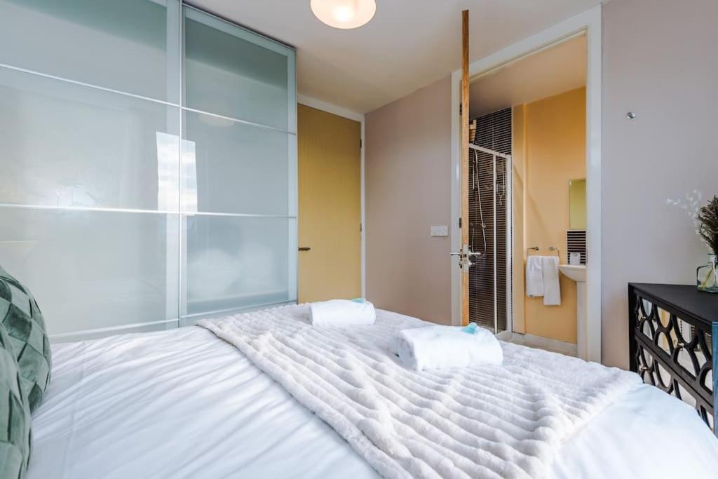 Tranquil 3 Bedroom Retreat With Parking *