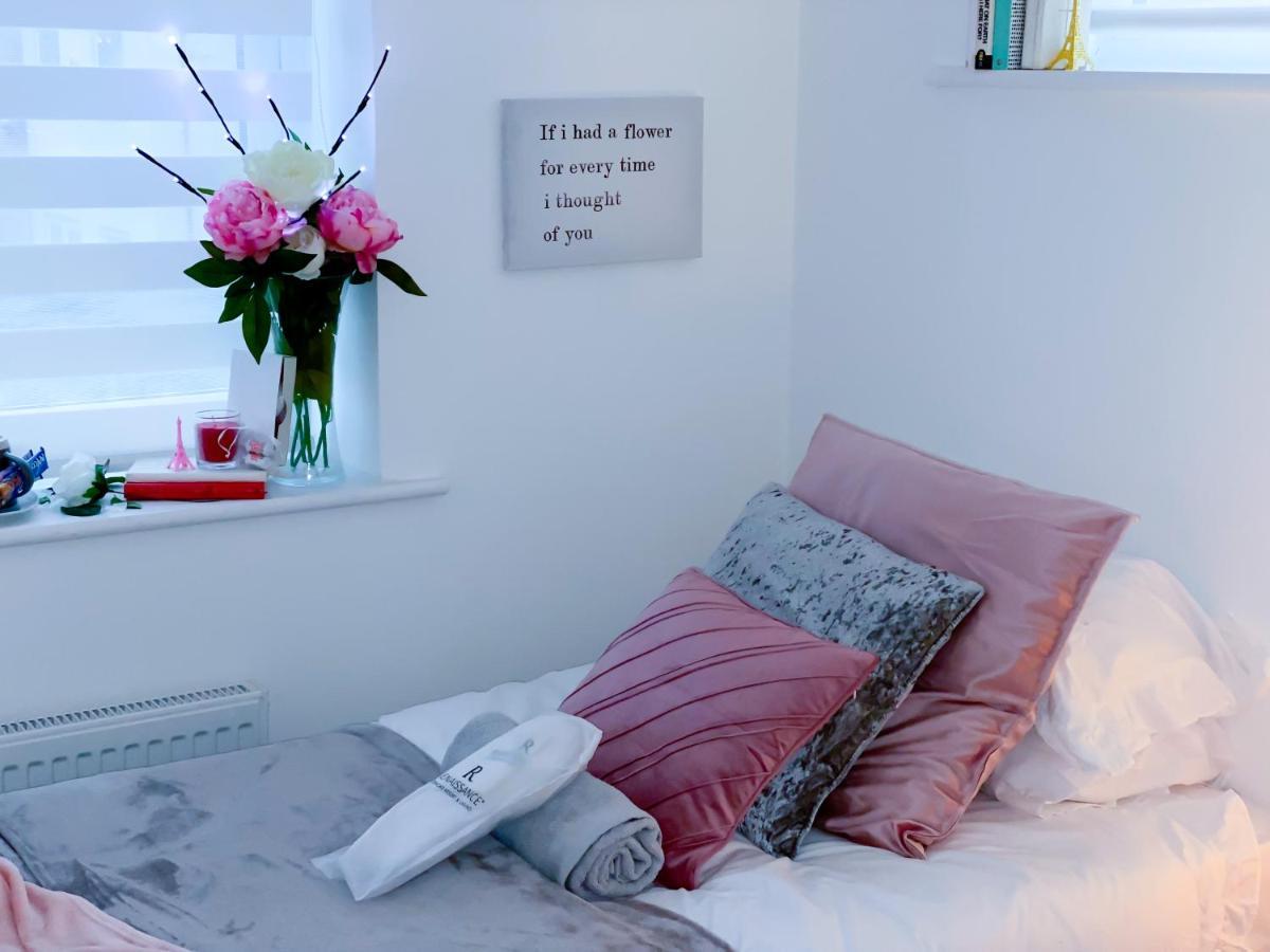 Bed & Breakfast Royal At Coop Live Etihad, Sports *