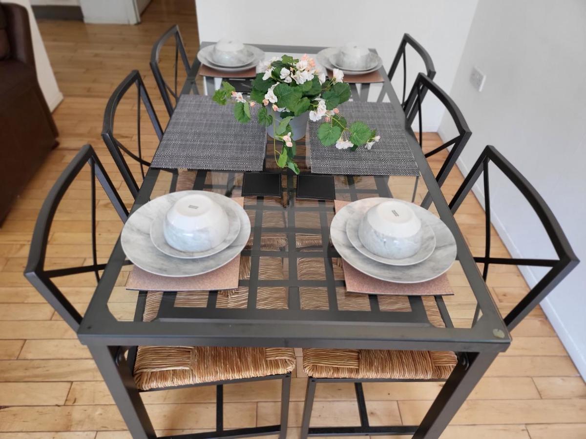 Luxury 2 Bed Apt On River, Wifi, Parking, Garden *